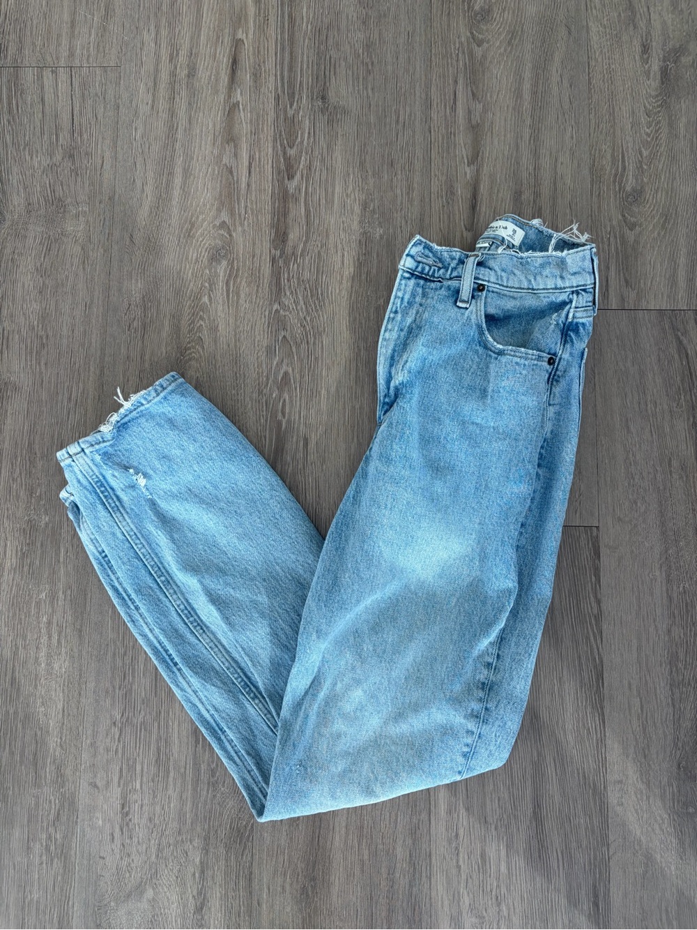 Abercrombie 90s Straight Ultra High Rise Jean